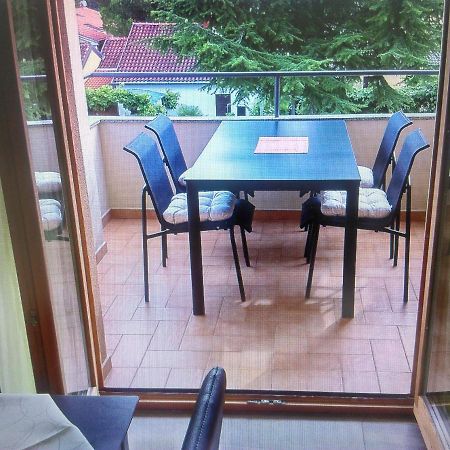 Delfin Apartment Новиград Екстериор снимка