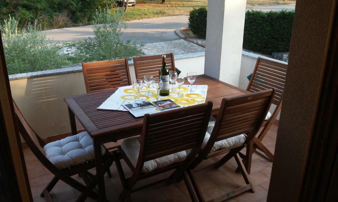 Delfin Apartment Новиград Екстериор снимка