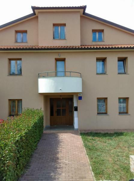Delfin Apartment Новиград Екстериор снимка