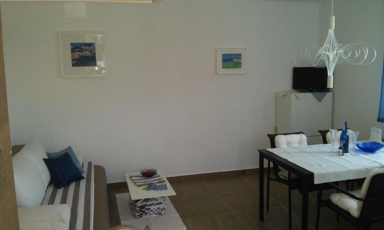 Delfin Apartment Новиград Екстериор снимка